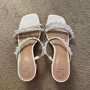 NWOT White Pearl Heels